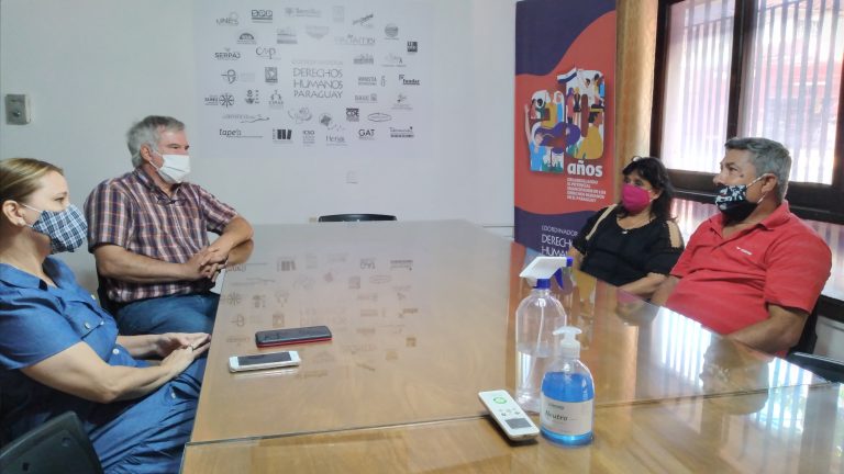 Norma Ramírez y Lidio Presentado (derecha) reunidos con representantes de la Codehupy.