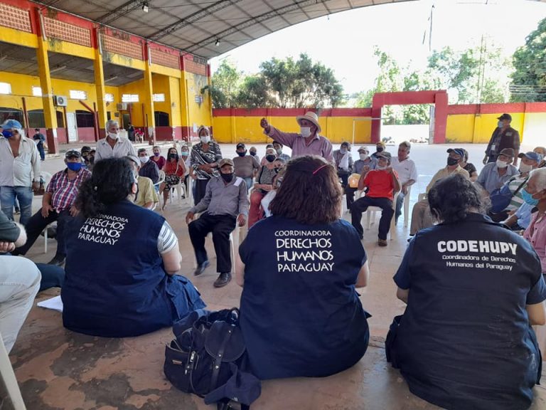 Reunión de delegación de observación con adultos mayores de la ciudad de Horqueta.